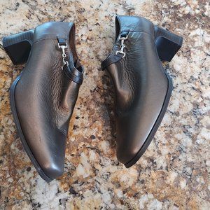 Women's Metallic bronze leather mules, SZ 8 Wide 2.5"heel, very good pre-owned
